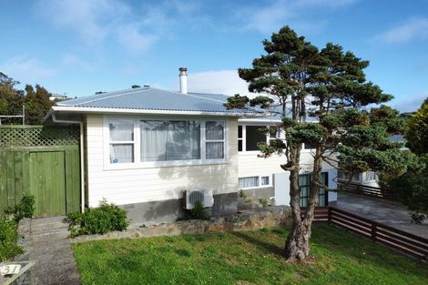 Photo of property in 31 Link Road, Newlands, Wellington, 6037