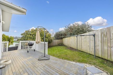 Photo of property in 17 Magdalen Place, West Harbour, Auckland, 0618