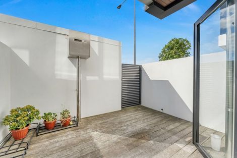 Photo of property in Frank Sargeson Apts, 1/74g Anzac Street, Takapuna, Auckland, 0622