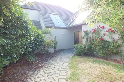 Photo of property in 11 Brockhall Lane, Avonhead, Christchurch, 8042