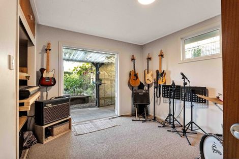 Photo of property in 94 Messenger Terrace, Oakura, 4314