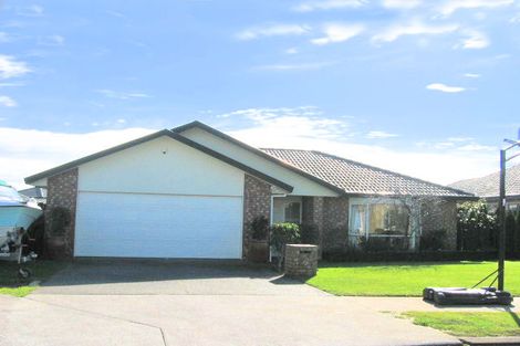 Photo of property in 5 Magilligan Close, East Tamaki Heights, Auckland, 2016