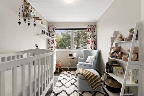 Photo of property in 11 Middlesex Place, Northland, Wellington, 6012