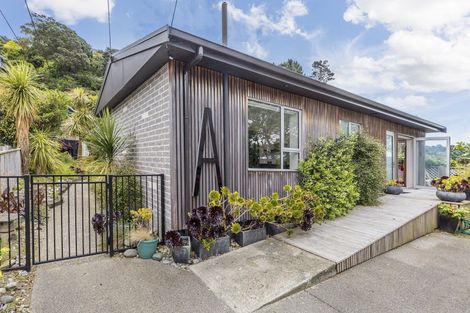Photo of property in 14a Ferry Street, Seatoun, Wellington, 6022