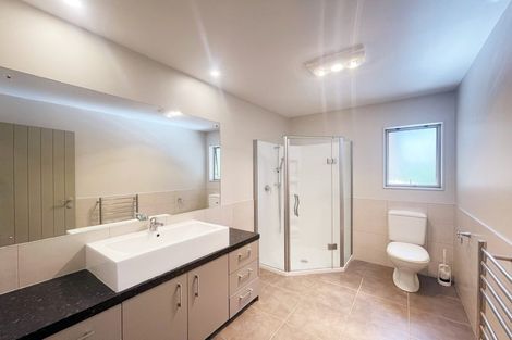 Photo of property in 10 Chard Place, Flat Bush, Auckland, 2016