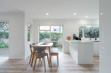 Photo of property in 15a Hatton Road, Orewa, 0931