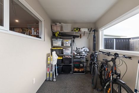 Photo of property in 3 Silicon Way, Fitzherbert, Palmerston North, 4410