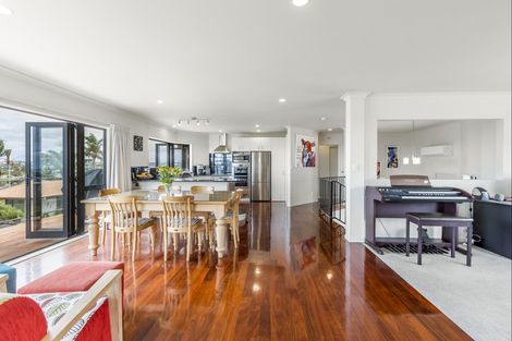 Photo of property in 49 Grovenor Drive, Orewa, 0931