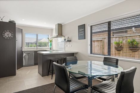 Photo of property in 11 Ponga Place, Papamoa Beach, Papamoa, 3118