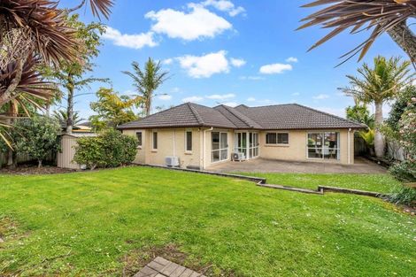 Photo of property in 3 Borthwick Close, Flat Bush, Auckland, 2016