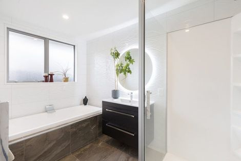 Photo of property in 8 Irvines Track, Halswell, Christchurch, 8025