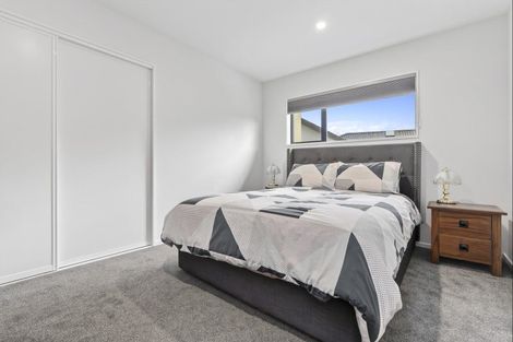 Photo of property in 5 Sarges Way, Lake Hawea, Wanaka, 9382