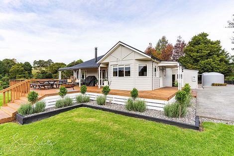 Photo of property in 17 Hook Road, Paparoa, 0571