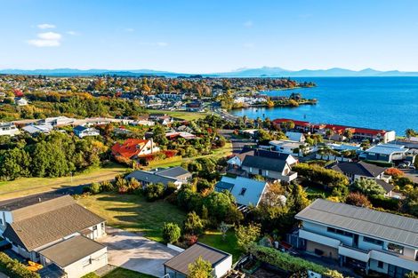 Photo of property in 16 Harvey Street, Waipahihi, Taupo, 3330