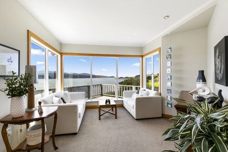 Photo of property in 29 Fortification Road, Karaka Bays, Wellington, 6022
