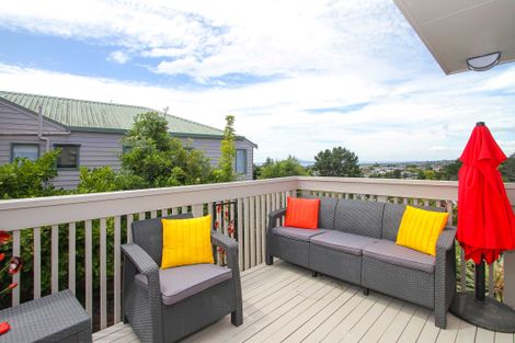 Photo of property in 272 Glamorgan Drive, Northcross, Auckland, 0630