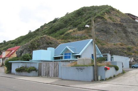 Photo of property in 432 The Esplanade, Island Bay, Wellington, 6023
