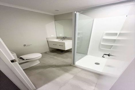 Photo of property in 72 Papatupu Way, Kumeu, 0810