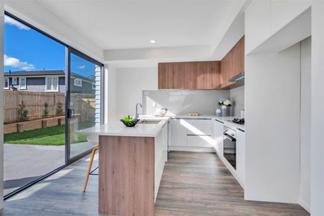 Photo of property in 107 Sturges Road, Henderson, Auckland, 0612