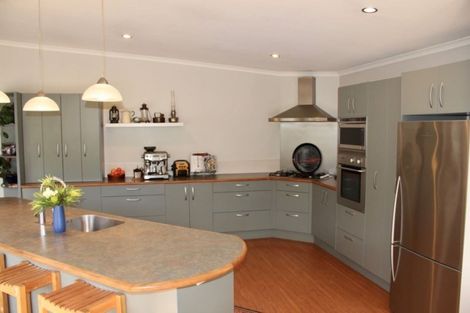 Photo of property in 9 Ohuka Place, Whitianga, 3510