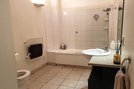 Photo of property in 37u2 Majoribanks Street, Mount Victoria, Wellington, 6011