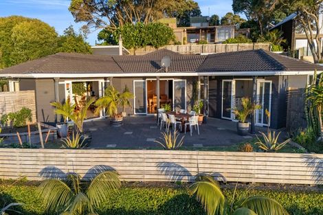 Photo of property in 94 Messenger Terrace, Oakura, 4314