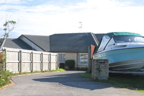 Photo of property in 7 Magilligan Close, East Tamaki Heights, Auckland, 2016