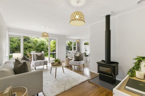 Photo of property in 6 Thurleigh Grove, Karori, Wellington, 6012