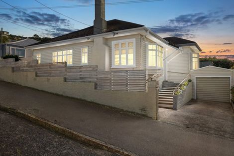 Photo of property in 24 Wha Street, Lyall Bay, Wellington, 6022