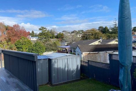 Photo of property in 11 Heather Place, Sunnynook, Auckland, 0620