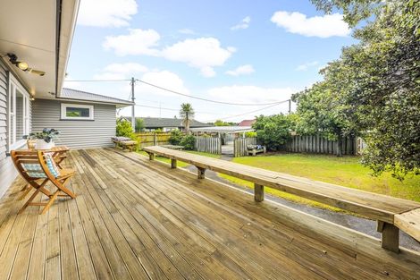 Photo of property in 37 Edmonton Road, Henderson, Auckland, 0612