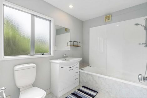 Photo of property in 3 Mariners View Road, Beach Haven, Auckland, 0626