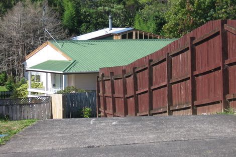 Photo of property in 7 Meadowvale Rise, Titirangi, Auckland, 0604