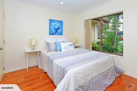 Photo of property in 4 Cambrian Crescent, Flat Bush, Auckland, 2016