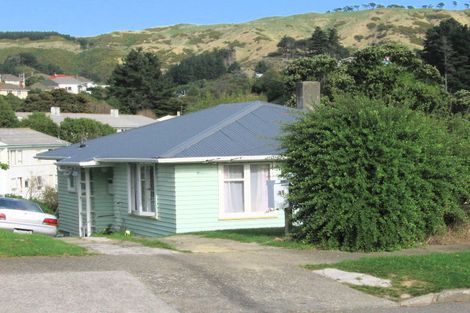 Photo of property in 15 Cumberland Grove, Cannons Creek, Porirua, 5024