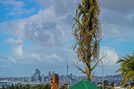 Photo of property in 7/219 Onewa Road, Birkenhead, Auckland, 0626