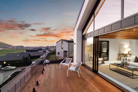 Photo of property in 10 Flowers Lane, Cracroft, Christchurch, 8022