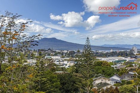 Photo of property in 537 Glenfield Road, Glenfield, Auckland, 0629