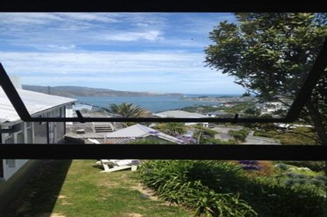 Photo of property in 172 Nevay Road, Karaka Bays, Wellington, 6022