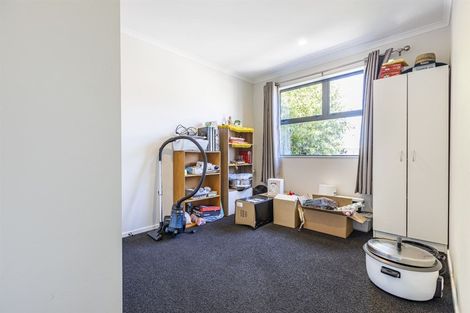 Photo of property in 46 Exeter Crescent, Takaro, Palmerston North, 4412