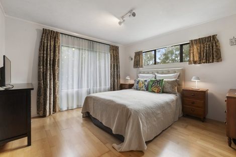 Photo of property in 6 Coubray Place, Botany Downs, Auckland, 2010