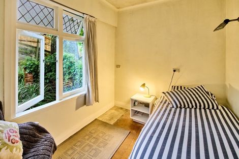 Photo of property in 17 Tio Tio Road, Miramar, Wellington, 6022