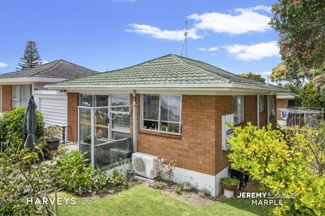Photo of property in 28 Faith Bullock Place, New Lynn, Auckland, 0600