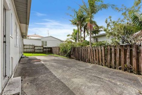 Photo of property in 2/200 Chivalry Road, Glenfield, Auckland, 0629