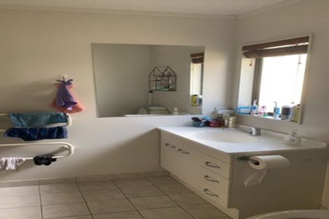 Photo of property in 1/112 Seaview Road, Glenfield, Auckland, 0629