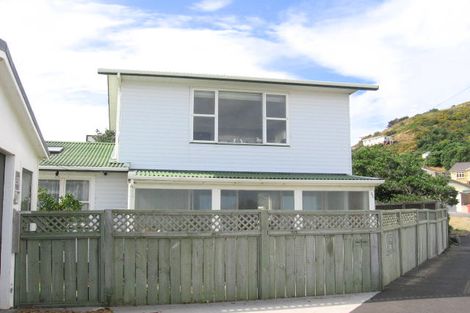 Photo of property in 250 The Esplanade, Island Bay, Wellington, 6023