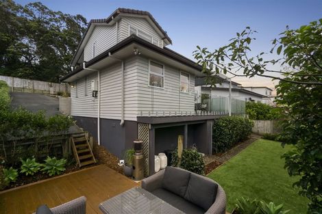 Photo of property in 12 Ilam Lane, Fairview Heights, Auckland, 0632