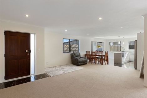 Photo of property in 2b Stephen Avenue, Henderson, Auckland, 0610