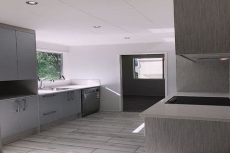 Photo of property in 8 Jenanne Place, Totara Vale, Auckland, 0629