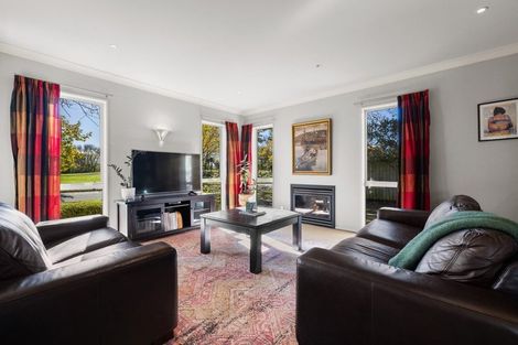 Photo of property in 54 Willowview Drive, Redwood, Christchurch, 8051